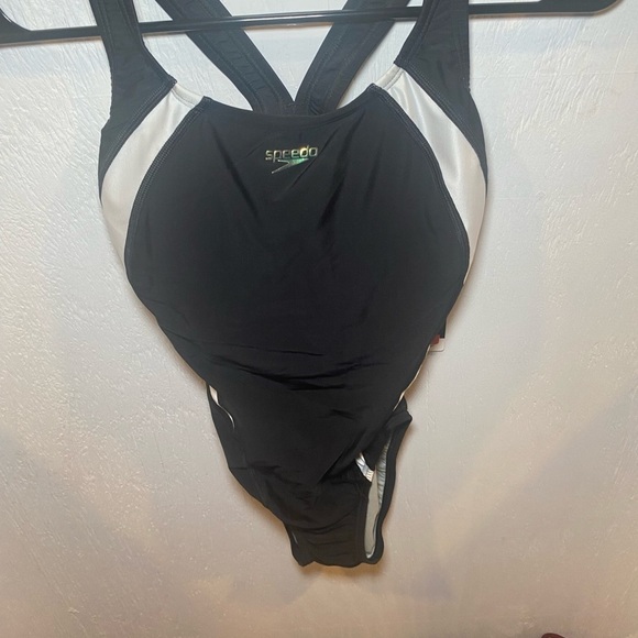 Speedo size 6 women’s bathing suit black with white design - Picture 3 of 10